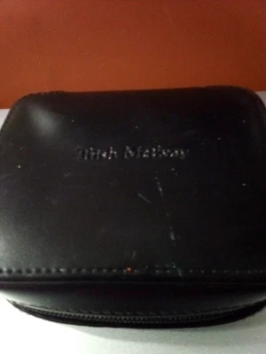 Mini planificador de maquillaje Trish McEvoy en imitación de cuero negro Foto 1 de 2