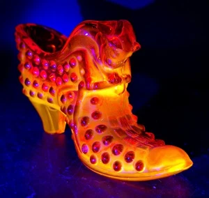 Vintage FENTON Cadmium Red Vaseline Hobnail Glass Slipper W/ Jaguar On Top !! - Picture 1 of 4