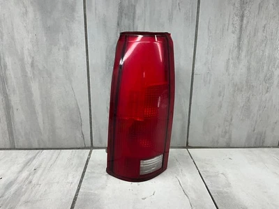 Luz trasera izquierda del lado del conductor OEM 1988-1998 camioneta Chevy GMC #16508321 Foto 1 de 4