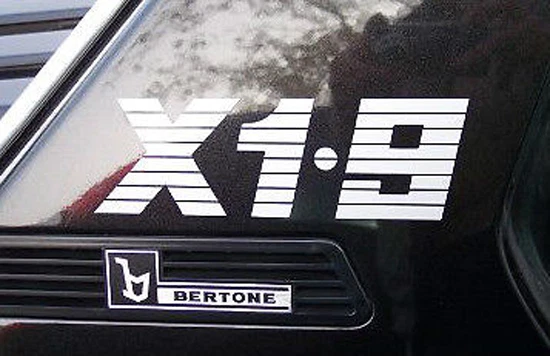 Nuevo par de calcomanías de pilar de vela trasera FIAT Bertone X1/9 1975-1978 serie especial OEM Foto 1 de 4