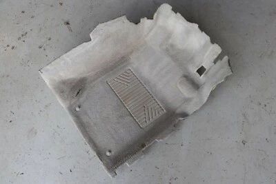 Alfombra de piso delantero gris Mercedes Benz ML63 AMG 2007 W164 RHS J155 Foto 1 de 3