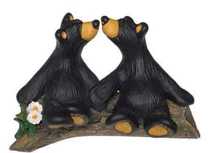 Big Sky Carvers Bearfoots Kissing Bears Figurine Demdaco