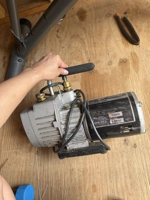 Bomba de vacío Ritchie Yellow Jacket 93460 SuperEvac 6 CFM TIENE PROBLEMA - DESCRIPCIÓN Foto 1 de 2