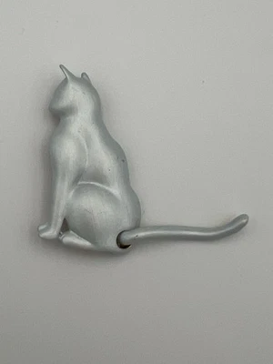 Joyería de peltre Chelsea - Amante de las mascotas Bonito gatito gato prendedor con cola oscilante Foto 1 de 4