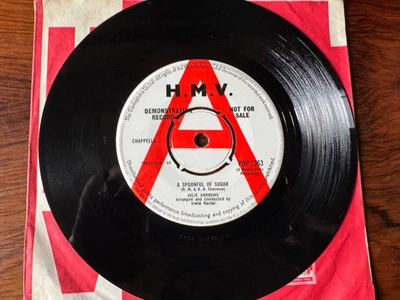 JULIE ANDREWS - A SPOONFUL OF SUGAR - UK - 7" SINGLE - 1964 - PROMO MARY POPPINS - Image 1 of 2