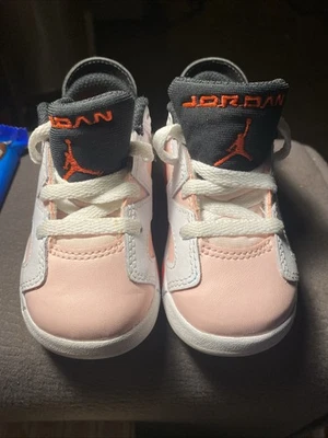 Niño pequeño Jordan Retro 5c rosa/blanco/negro Foto 1 de 4