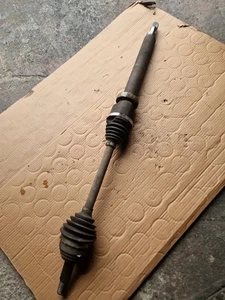 Albero di trasmissione FORD FIESTA MK7.5 1.0L benzina EcoBoost lato guida destro, 2012-17 - Foto 1 di 4