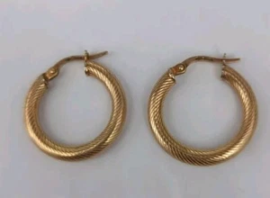 100% Genuine 9k Solid Yellow Gold Hollow Ribbed Hoop Earrings. 21mm AS NEW - Picture 1 of 6