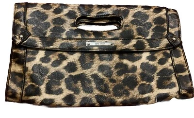 NINE WEST Imitación Estampado Animal Imán Cierre a Presión, Bolsillo Sobre, Bolso de Mano Bolso de Mano Foto 1 de 4