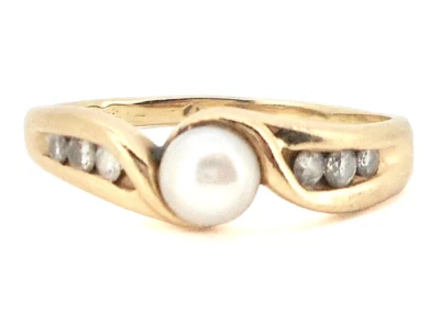 Anillo de diamantes y perlas de oro amarillo de 14K Foto 1 de 4