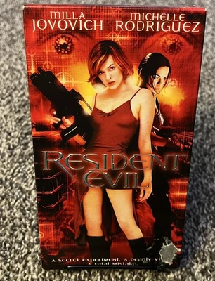 Resident Evil (VHS, 2002) - Tested - Ex Blockbuster Rental - Image 1 of 4