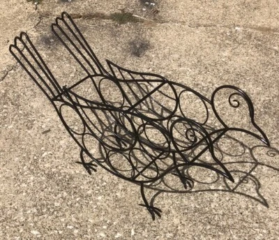 老式 Bird 锻铁葡萄酒架支架 独立式的 黑色 16 X 30 — 第 1/4 张图片