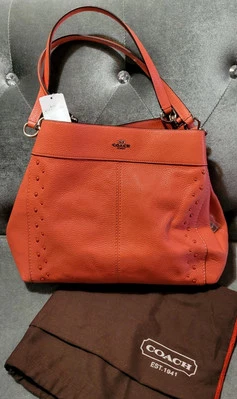 Cartera Hobo COACH LEXY Coral Cuero Guijarro Tachonado Adorno 3 Secciones, Nueva con Etiquetas Foto 1 de 4