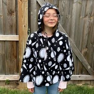 Cape With Slouchy Hood Youth One Size Fits Most Ages 6-10 Planets Space - Picture 1 of 2