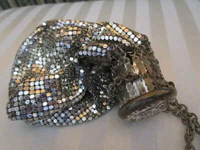 BOLSO DE PLATA ACORDEÓN MUÑEQUERA WHITING AND DAVIS MEST Foto 1 de 4