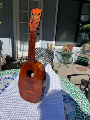 Ukelele vintage de piña Kamaka Foto 1 de 4