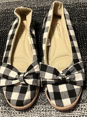 Informal de lona blanca y negra sin cordones para damas talla XL/8-9 Foto 1 de 4