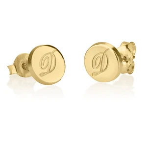 Pendientes circulares grabados iniciales chapados en oro de 24K letras tachuelas regalo - oCollar ® - Imagen 1 de 3