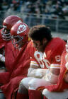Buck Buchanan Of The Kansas City Chiefs Sitting 1971 NFL OLD PHOTO