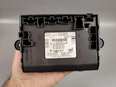 MERCEDES-BENZ S CLASS W221 3.0 TDi 2006 SEAT CONTROL MODULE A2218709386 - Image 1 of 4