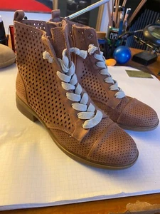 Report Combat Boots Shoes Womens Sz 8.5 Brogue Rose Beige Side Zip Leather - Picture 1 of 10