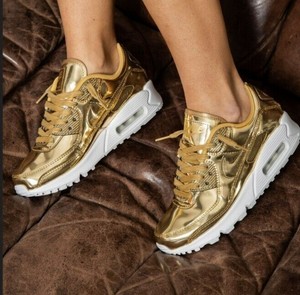nike gold trainers