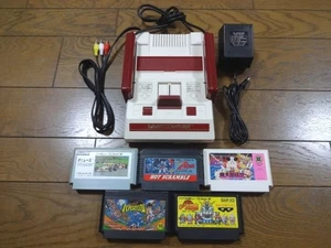 Famicom AV Console + 5 Games Set - Picture 1 of 3