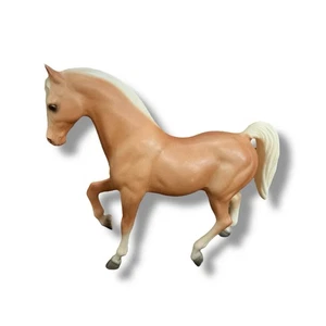 Breyer Pferd #4 Familie Araber Hengst Matte Palomino Dark Honey 1970-87 - Bild 1 von 6