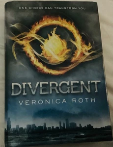 Divergent by Veronica Roth /Hard Cover Book /Best Seller/ - Picture 1 of 2