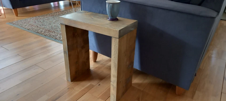 Rustic pine side table - Image 1 of 4