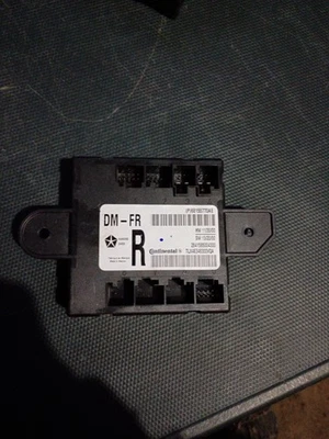 Dodge Charger Ram Jeep Grand Cherokee 2014 módulo de puerta derecha derecha P68155770AE OEM Foto 1 de 4