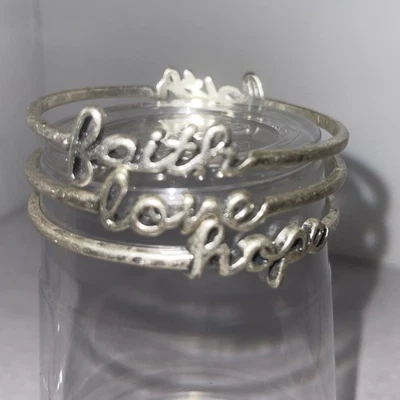 "Juego de 3 pulseras PREMIER DESIGNS FE AMOR ESPERANZA TONO PLATA 2,75""" Foto 1 de 4