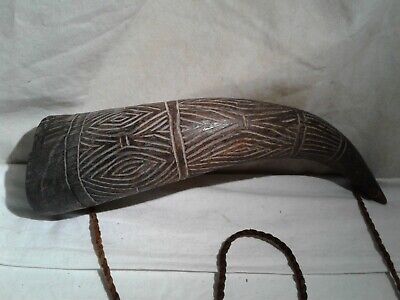 Horn,Trinkhorn D. Bamun,alt Verziert, An Kordel Tribal Art  Afrika Kamerun,L31,5 • 30€