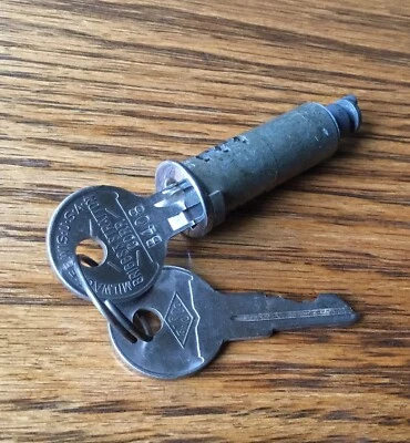 CILINDRO DE BLOQUEO DE MANIJA Buick 1926~1929 con LLAVES BASCO de colección años 20 nuevo de stock Foto 1 de 4