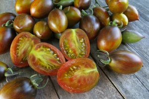 10 graines de tomate rare Brad's Atomic Grape arc-en-ciel sur votre assiette! - Imagen 1 de 12