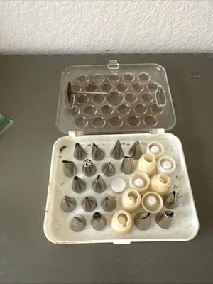 Juego de puntas para decoración de pasteles Wilton con clavo de flores, 18 piezas con acoplador de glaseado Foto 1 de 4