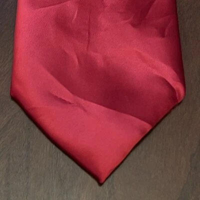Geoffrey Beene Red Hand Made 100% Polyester Men’s Neck Tie Made In China - Image 1 of 4