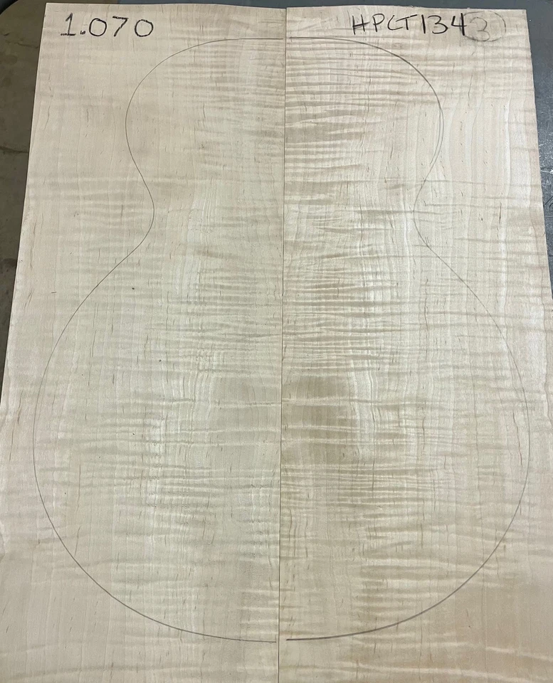 Tapa tallada de arce con figura de llama | HPCT134 | 1.070" x 15.25" x 20" Foto 1 de 1