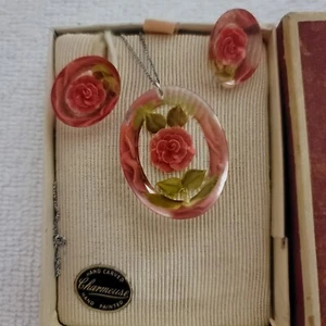 CHARMEUSE VINTAGE HAND CARVED PAINTED ROSE EARRINGS NECKLACE SET 27 cm LONG - Picture 1 of 3