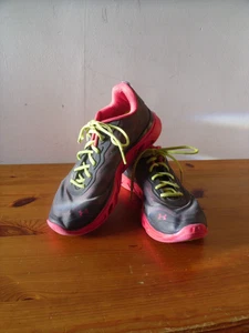 Under Armour Spine MPZ Damen-Sportschuhe grau/pink UK-Größe 7 sehr guter Zustand! - Bild 1 von 9