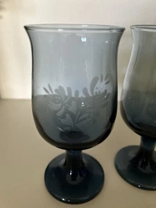 Vintage Pfaltzgraff Glass Goblets Blue w/ White Etched Flowers Set of 2, 5.5" - Picture 1 of 4