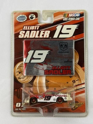Elliott Sadler Nascar Stock Car #19 Evernham Motorsports escala 1:64 NUEVO Foto 1 de 2