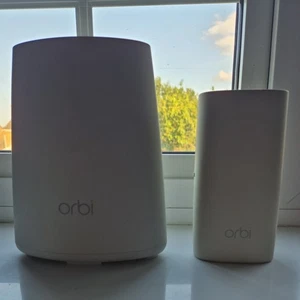 Netgear Orbi 2 part Set RBR40 and RBW30. Router and Satellite - Photo 1/7