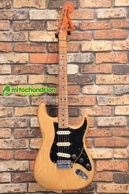 Fender STRATOCASTER Natural 1976 Electric Guitar - Image 1 of 4