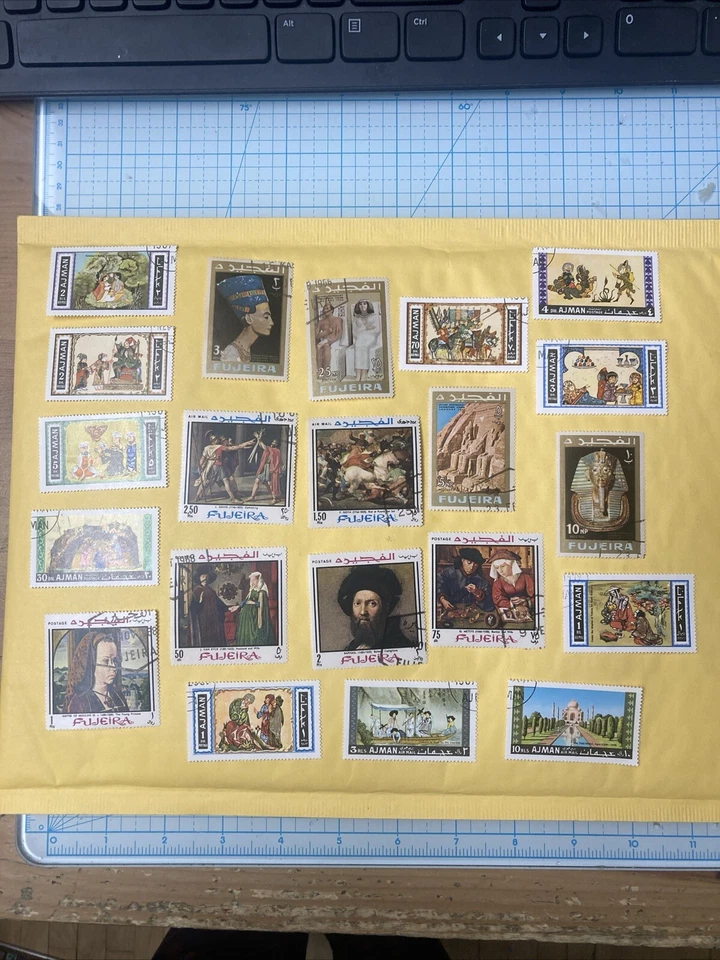 Bonito lote de 21 estampillas usadas vintage de Emiratos Árabes Unidos Fujeira años 60 raras MNH. ¡UNA OFERTA - MIRA! Foto 1 de 4