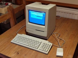 Apple Macintosh Classic II - Zdjęcie 1 z 9