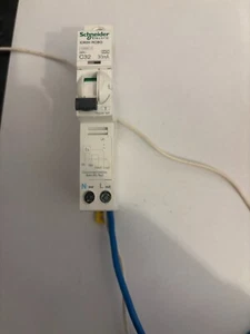 SCHNEIDER IC60H A9D11832 C32 32 AMP 30mA 10KA SINGLE POLE RCBO CIRCUIT BREAKER. - Picture 1 of 1