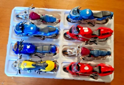 Maisto Verkaufs Display Verschiedene Modelle 1:18 Standmodell - Bild 1 von 4