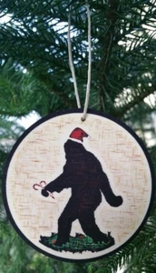 (3) SET MIT 3 ASPENHOLZORNAMENTEN (3 ZOLL DURCHMESSER) SASQUATCH BIGFOOT MAN HÖHLENKABINE - Bild 1 von 1
