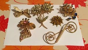 Six Beautiful Mid Century Rhinestone, Gold-tone Brooches - Picture 1 of 12